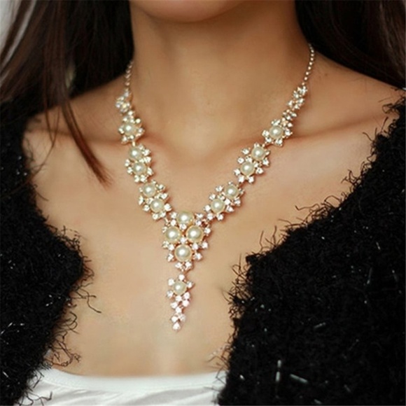 Jewelry - Pearl and Gem Stone Crystal Statement Necklace